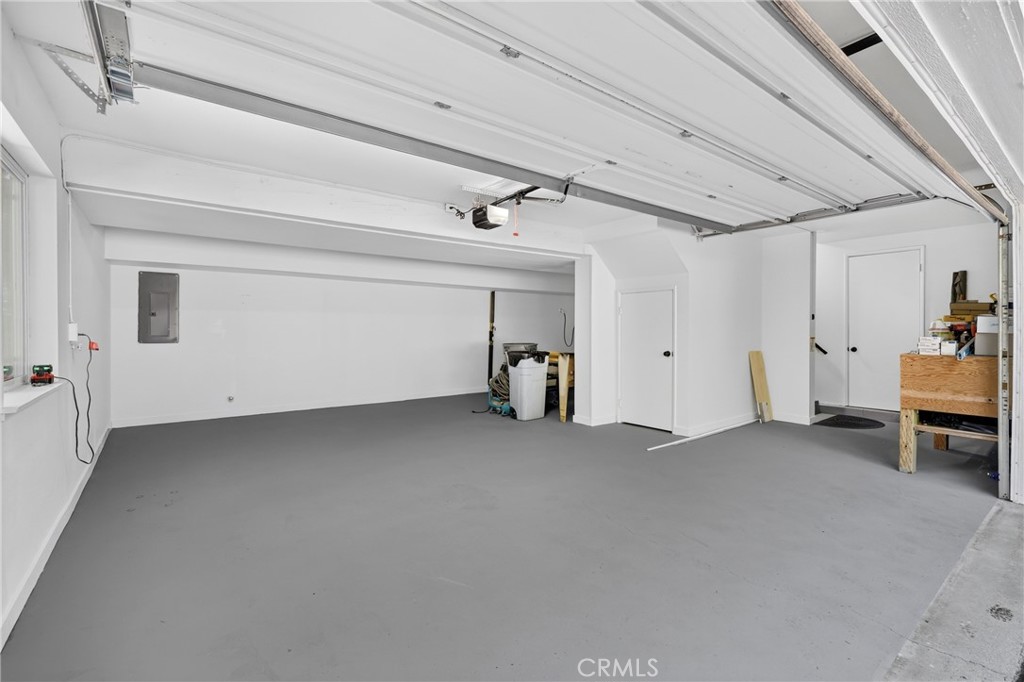 https://media.crmls.org/medias/ec3ca9c9-df6d-452d-902b-791fa6f0fb46.jpg?preset=X-Large