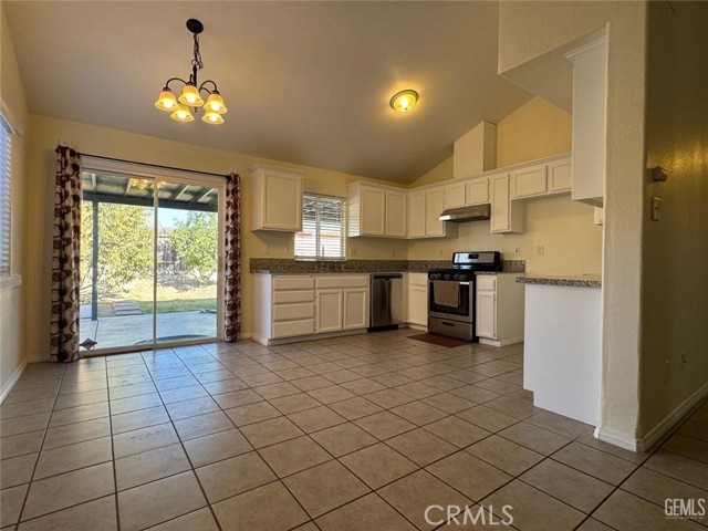 Detail Gallery Image 6 of 22 For 5312 Oswell Park Dr, Bakersfield,  CA 93307 - 3 Beds | 2 Baths