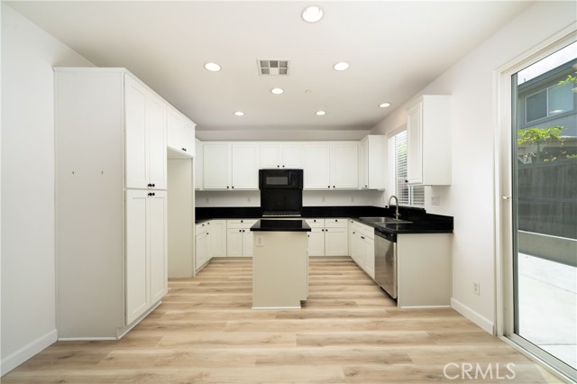 Detail Gallery Image 6 of 25 For 8063 Cambria Cir, Stanton,  CA 90680 - 3 Beds | 2/1 Baths