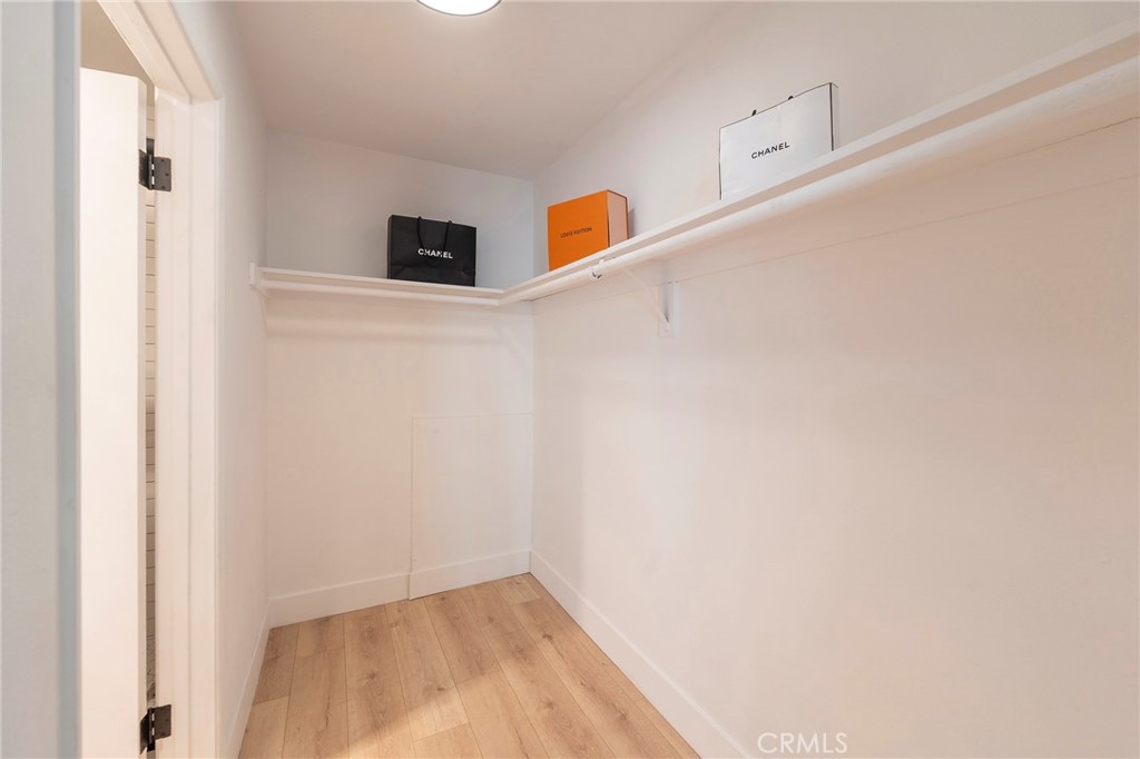 https://media.crmls.org/medias/ec3e410d-5909-41fb-801d-7310038c0a67.jpg?preset=X-Large