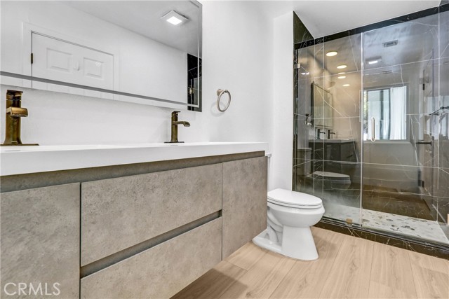 Detail Gallery Image 9 of 31 For 24045 Philiprimm St, Woodland Hills,  CA 91367 - 8 Beds | 5 Baths