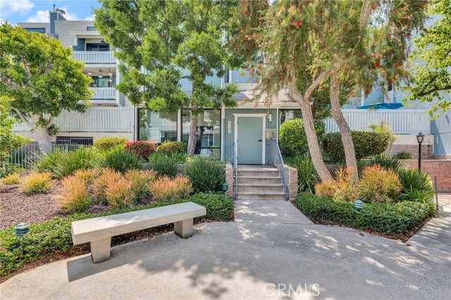 Detail Gallery Image 1 of 1 For 8162 Manitoba St #120,  Playa Del Rey,  CA 90293 - 2 Beds | 2 Baths