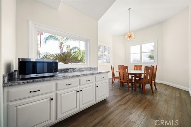 9394 Gum Tree Drive, Corona CA: https://media.crmls.org/medias/ec3e9692-b006-4b44-8f67-6f2cec946e94.jpg