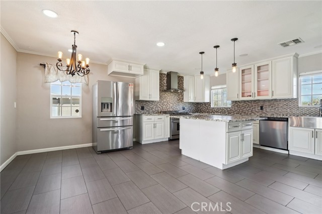 Detail Gallery Image 4 of 26 For 38465 12th St, Palmdale,  CA 93550 - 5 Beds | 4 Baths