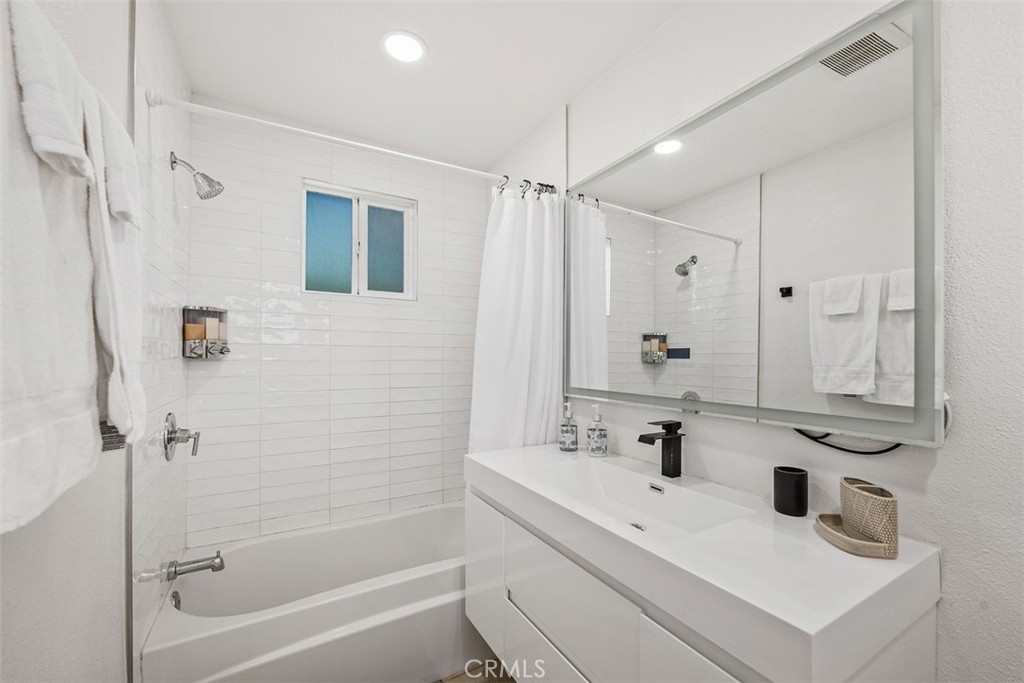 Ec3F8C11 1657 4641 A8D7 E12D61D5506F 4134 W 107Th Street, Inglewood, Ca 90304 &Lt;Span Style='BackgroundColor:transparent;Padding:0Px;'&Gt; &Lt;Small&Gt; &Lt;I&Gt; &Lt;/I&Gt; &Lt;/Small&Gt;&Lt;/Span&Gt;