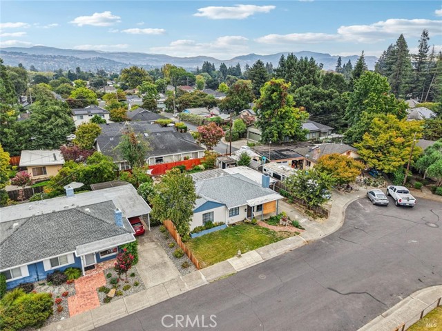 68 Glenwood Drive, Napa CA: https://media.crmls.org/medias/ec3fc48b-0b29-4da7-a111-4d62d65309bb.jpg