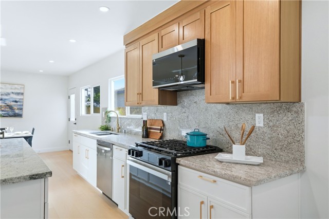 Detail Gallery Image 11 of 51 For 5104 8th Ave, Los Angeles,  CA 90043 - 4 Beds | 3 Baths