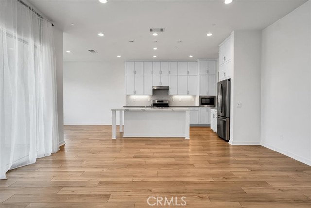 18150 Tableau Way, Saugus CA: https://media.crmls.org/medias/ec40bd0e-f35b-4575-bdcf-9a26636c65ee.jpg