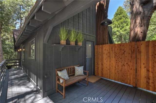 Detail Gallery Image 5 of 45 For 309 Golden Ln, Lake Arrowhead,  CA 92352 - 6 Beds | 3 Baths