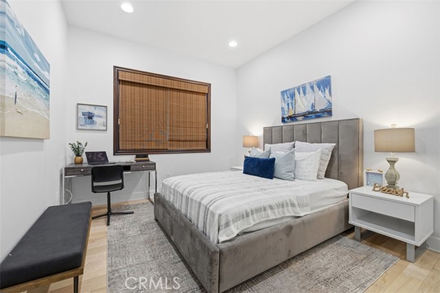 22953 Oxnard Street, Woodland Hills CA: https://media.crmls.org/medias/ec415a86-8b62-4fe2-a6a6-c0ce4416b57e.jpg