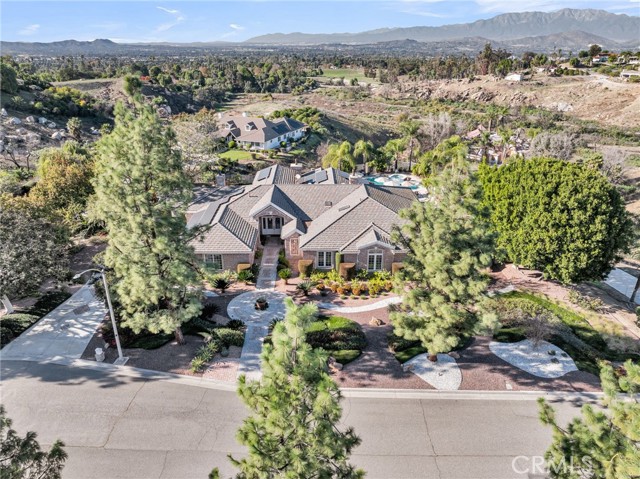 Detail Gallery Image 2 of 51 For 6872 Chartwell, Riverside,  CA 92506 - 5 Beds | 4/1 Baths