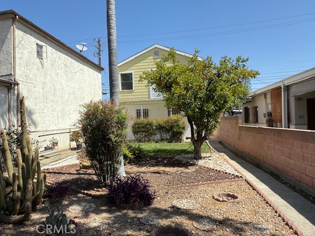 Detail Gallery Image 3 of 26 For 2208 W Olympic Bld, Montebello,  CA 90640 - 2 Beds | 1 Baths