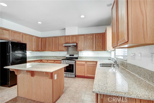 Detail Gallery Image 6 of 18 For 6907 Massy Harris, Corona,  CA 92880 - 4 Beds | 2/1 Baths