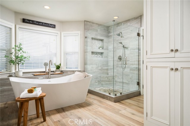 Detail Gallery Image 11 of 39 For 1098 W 25th Street, Upland,  CA 91784 - 4 Beds | 3 Baths