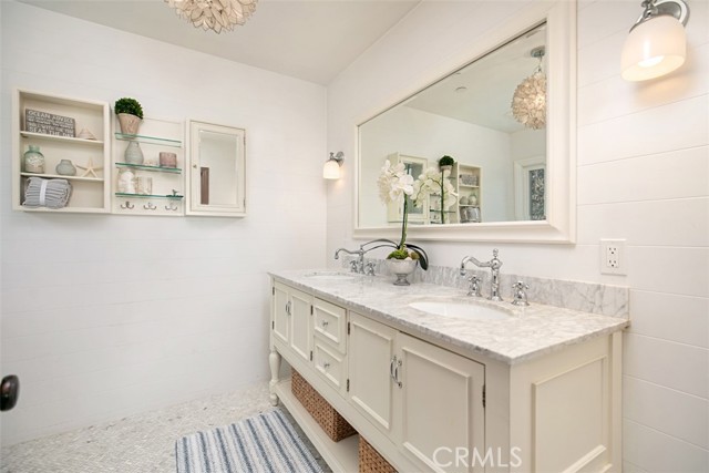 Detail Gallery Image 30 of 39 For 228 Ledroit St, Laguna Beach,  CA 92651 - 4 Beds | 3/1 Baths