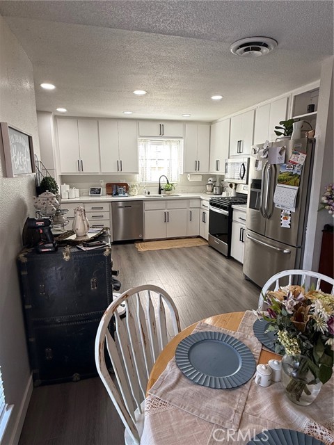 Detail Gallery Image 8 of 18 For 37098 San Bruno Ave, Barstow,  CA 92311 - 4 Beds | 2 Baths