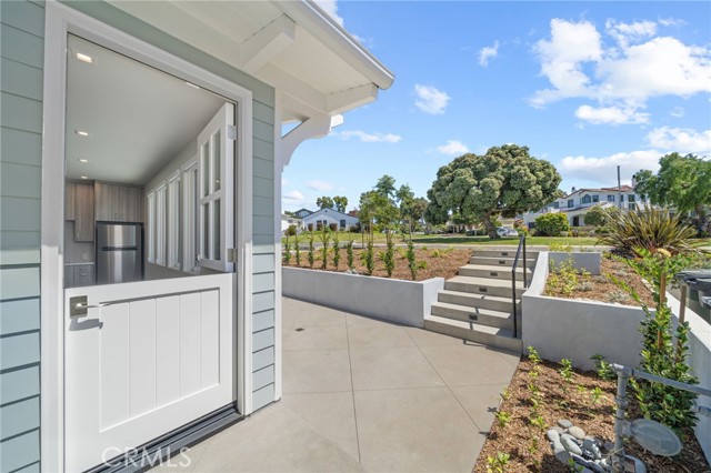 Detail Gallery Image 3 of 12 For 101 via Colusa a,  Redondo Beach,  CA 90277 - 1 Beds | 1 Baths