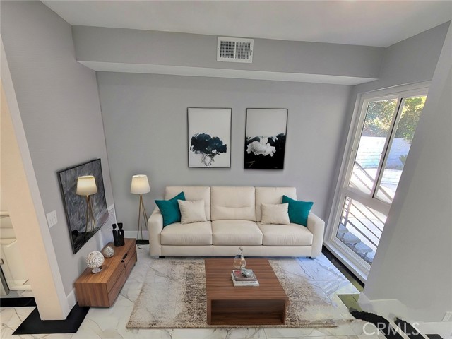 Detail Gallery Image 5 of 32 For 17148 Escalon Dr, Encino,  CA 91436 - 4 Beds | 2/1 Baths