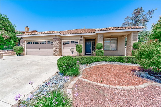 Detail Gallery Image 2 of 54 For 13846 Palomino Creek Dr, Corona,  CA 92883 - 4 Beds | 2 Baths