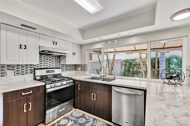 Detail Gallery Image 10 of 45 For 22702 Islamare, Lake Forest,  CA 92630 - 4 Beds | 2/1 Baths