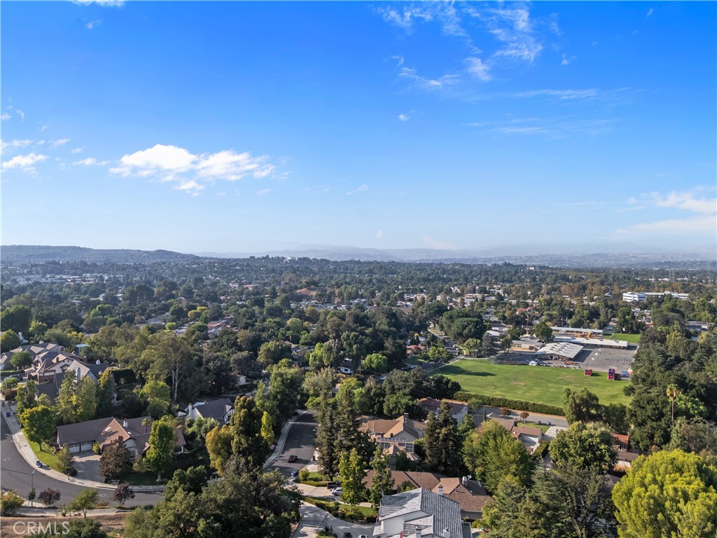 https://media.crmls.org/medias/ec4528f9-eb64-4745-afb8-779a38903036.jpg?preset=X-Large