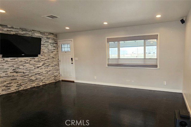 Detail Gallery Image 2 of 16 For 5352 Edinger, Huntington Beach,  CA 92649 - 3 Beds | 2 Baths