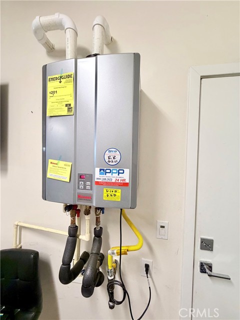 16584 Poppy Seed Ln, Fontana CA: https://media.crmls.org/medias/ec45a7c3-0e49-469e-b14d-f22cacbb5c89.jpg