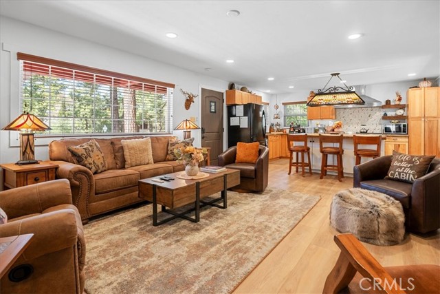 Detail Gallery Image 8 of 52 For 42425 Fox Farm Rd, Big Bear Lake,  CA 92315 - 2 Beds | 1 Baths