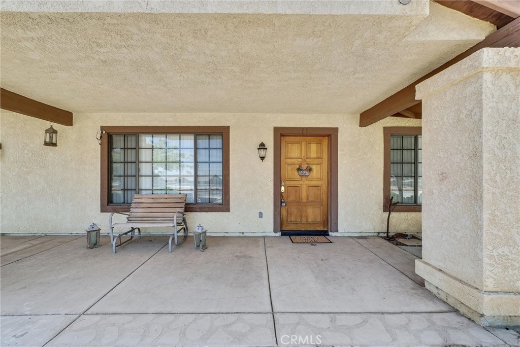 https://media.crmls.org/medias/ec46b9de-c7a1-4ea3-9f1e-4038edcfd539.jpg?preset=X-Large