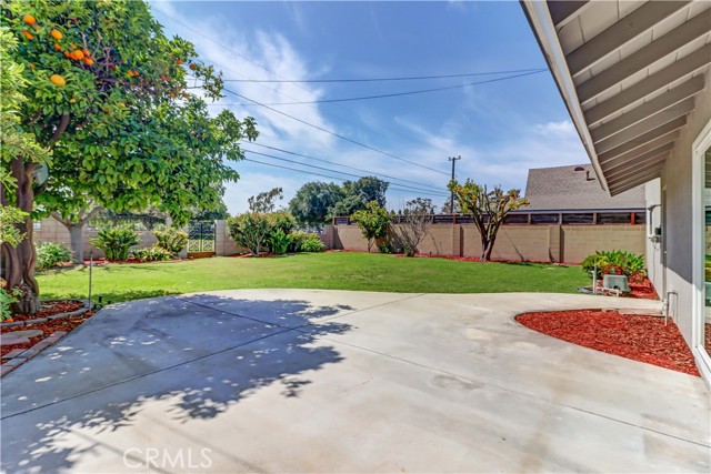 Detail Gallery Image 8 of 71 For 16591 Busby Ln, Huntington Beach,  CA 92647 - 5 Beds | 2 Baths