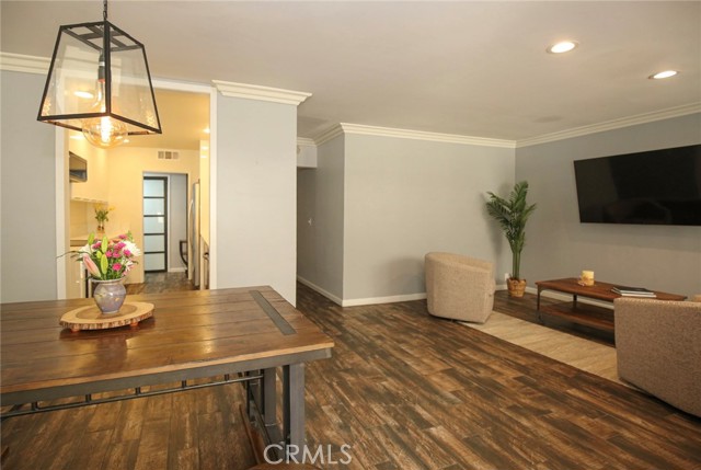Detail Gallery Image 12 of 25 For 14141 Dickens #111,  Sherman Oaks,  CA 91423 - 2 Beds | 2 Baths