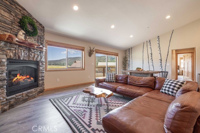 Detail Gallery Image 1 of 1 For 848 E Ln, Big Bear City,  CA 92314 - 4 Beds | 2 Baths