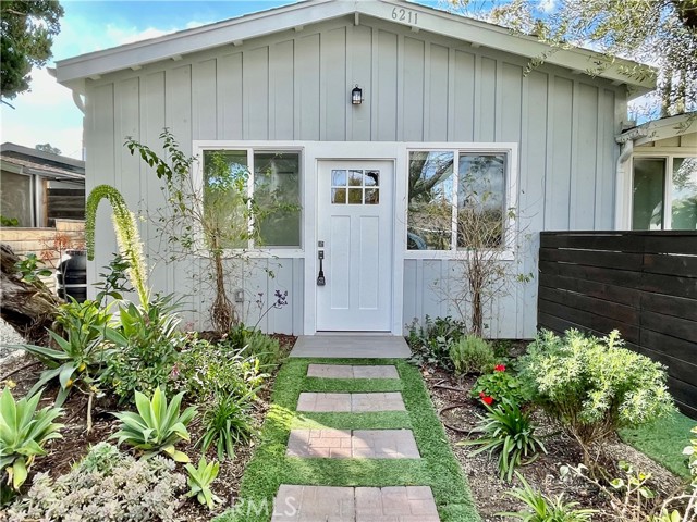 6211 Lubao Avenue, Woodland Hills CA: https://media.crmls.org/medias/ec48ea5a-cfde-48c3-9294-a9865b932e33.jpg