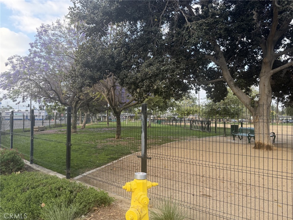 https://media.crmls.org/medias/ec493107-cde3-4a28-902a-ebee4a35fce6.jpg?preset=X-Large