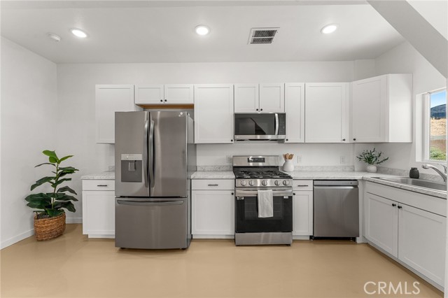 Detail Gallery Image 3 of 14 For 19729 Arcadia St, Corona,  CA 92881 - 4 Beds | 3 Baths