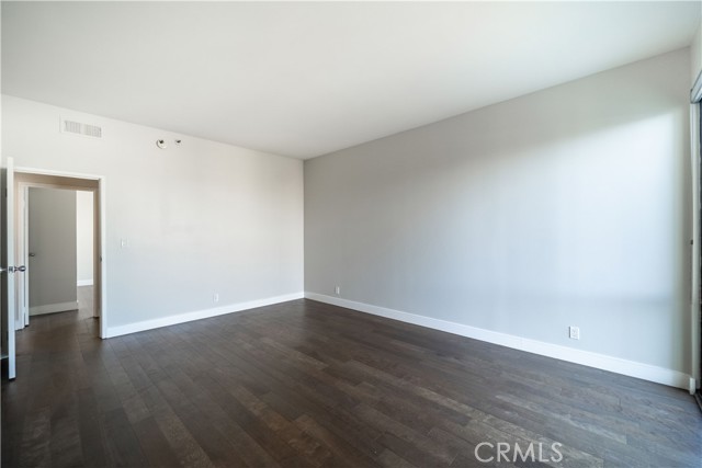 1310 E Ocean Boulevard, Long Beach CA: https://media.crmls.org/medias/ec4944e5-252c-486b-a9e2-901481aa8d54.jpg