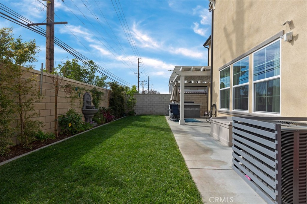13412 Peony Ave