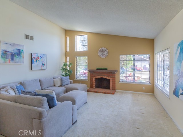 Detail Gallery Image 4 of 13 For 41 Sundance Dr, Phillips Ranch,  CA 91766 - 4 Beds | 2 Baths