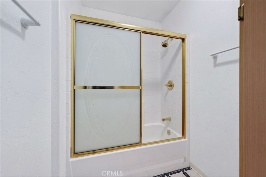 https://media.crmls.org/medias/ec4d6065-93f8-453b-b704-bc02cb2e0baf.jpg?preset=X-Large
