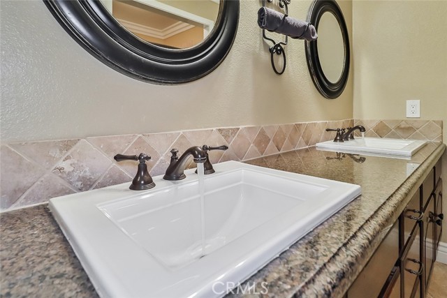 3220 Versaille Court, Thousand Oaks CA: https://media.crmls.org/medias/ec4db552-d58f-4cb3-b5ae-aaf656d1b4bf.jpg