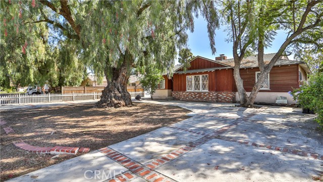 8900 Helen Avenue photo 2