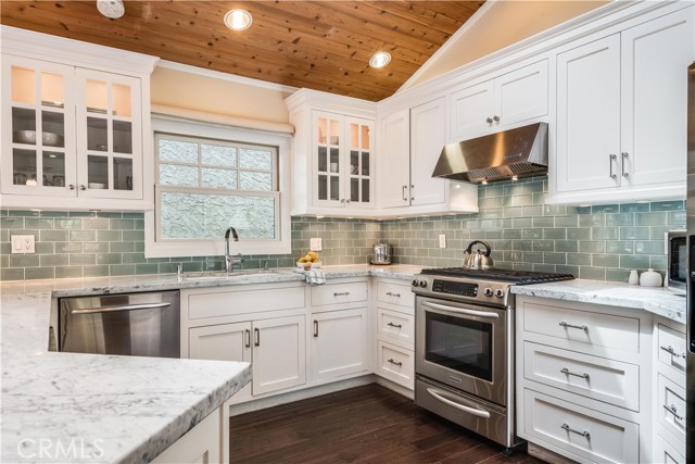 Blue-turquoise glass tiles that bring the ocean into the  home