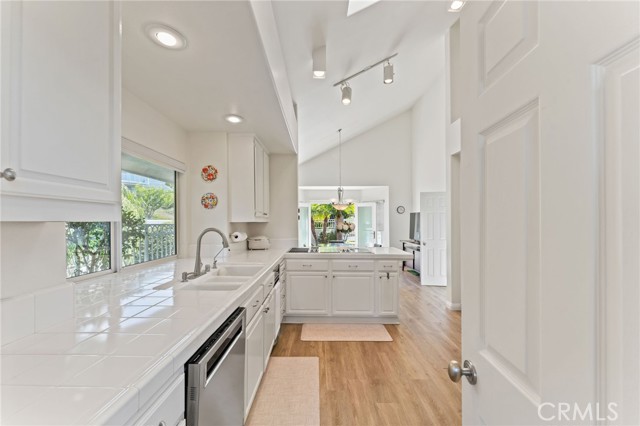 Detail Gallery Image 17 of 65 For 21 Centaurus, Irvine,  CA 92603 - 4 Beds | 3/1 Baths