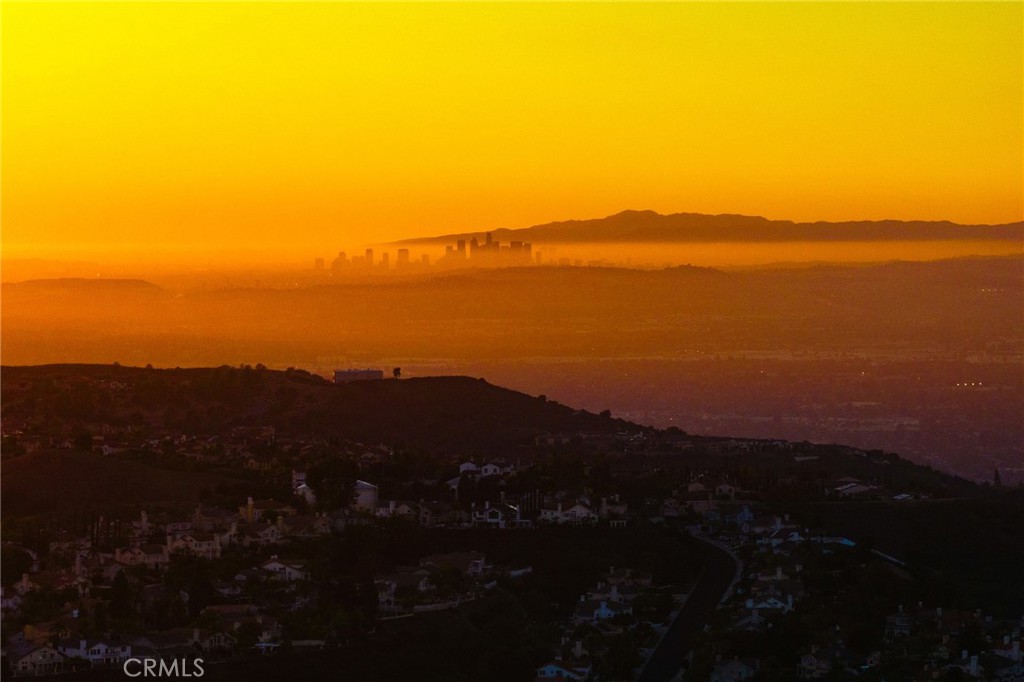 https://media.crmls.org/medias/ec4facc9-7158-458e-8d89-74d358519cf9.jpg?preset=X-Large