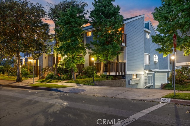 Detail Gallery Image 3 of 46 For 5100 Riverton Ave #14,  North Hollywood,  CA 91601 - 3 Beds | 2/1 Baths