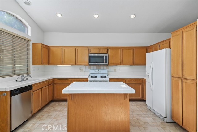 9523 Sunglow Ct., Rancho Cucamonga CA: https://media.crmls.org/medias/ec500abf-10ee-4be1-92bc-866670fe4378.jpg