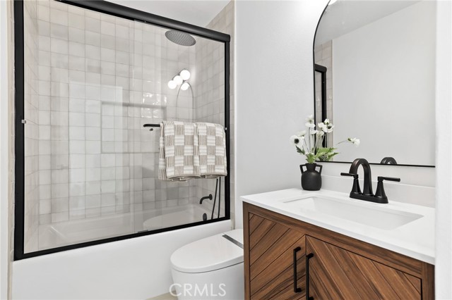23941 Jarrow Lane, Lake Forest CA: https://media.crmls.org/medias/ec50b0a6-efbe-41ed-aff1-c5638c30ce49.jpg