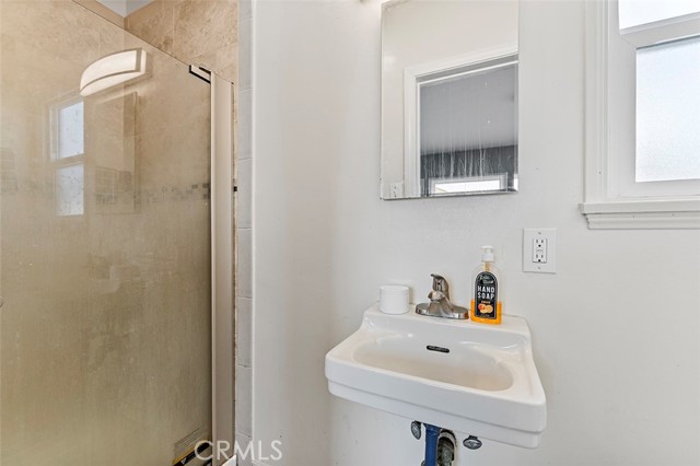 Detail Gallery Image 27 of 31 For 5144 Southridge Ave, Los Angeles,  CA 90043 - 3 Beds | 2/1 Baths