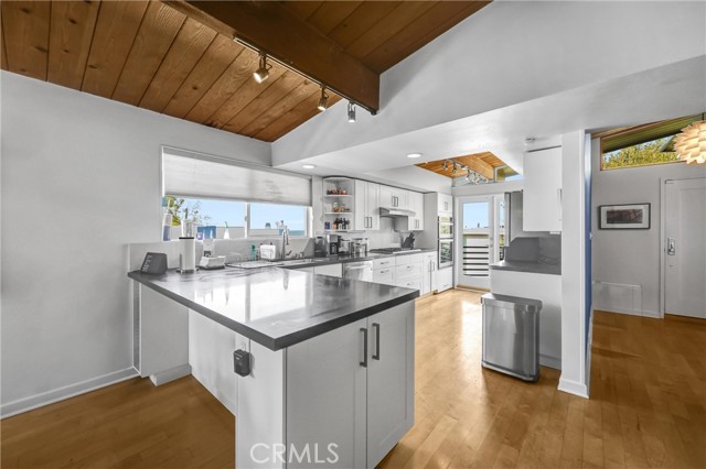 Detail Gallery Image 7 of 27 For 3830 Buena Park Dr, Studio City,  CA 91604 - 3 Beds | 3 Baths