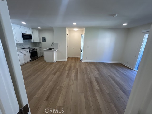 2511 W Sunflower Avenue, Santa Ana CA: https://media.crmls.org/medias/ec525057-0e84-4ffd-b9e4-c5be3d155e56.jpg